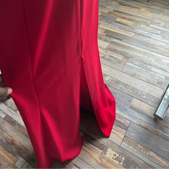Red evening gown - Picture 2 of 7